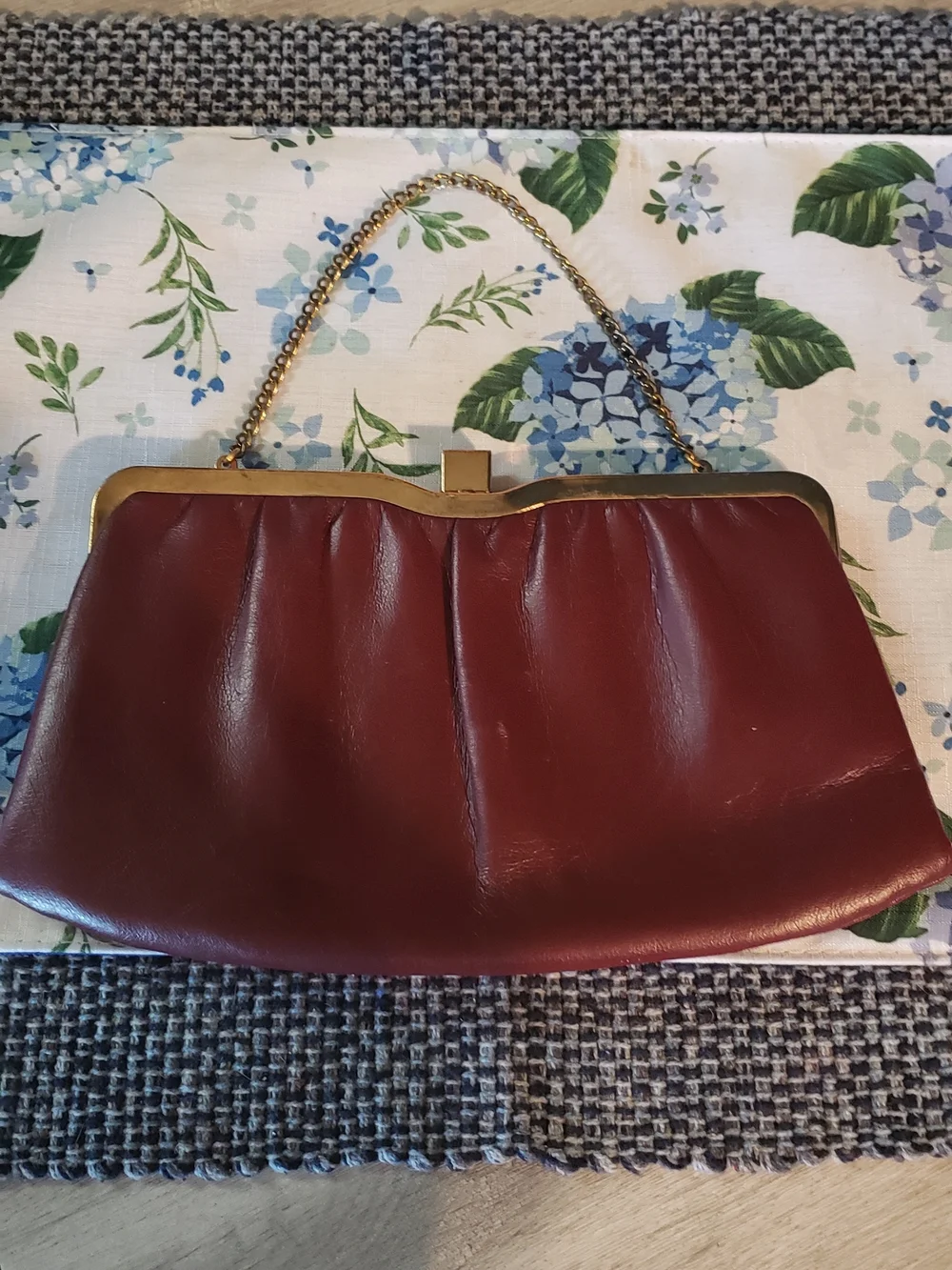 Andie Burgundy Leather Chain-Handle Clutch. Clasp‎ And Foldable Chain.
